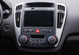 Подержанный автомобиль Kia Ceed Hatchback 2010 года (14 фото)