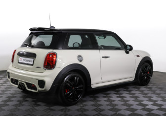Подержанный автомобиль MINI Hatch 2018 года (5 фото)