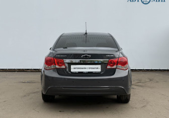 Подержанный автомобиль Chevrolet Cruze Sedan 2014 года (6 фото)