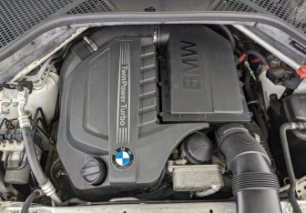 Подержанный автомобиль BMW X5 2014 года (9 фото)