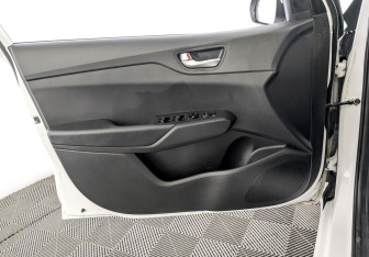 Подержанный автомобиль Hyundai Solaris Sedan 2021 года (18 фото)