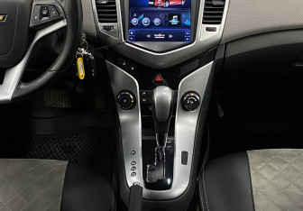 Подержанный автомобиль Chevrolet Cruze Sedan 2010 года (13 фото)