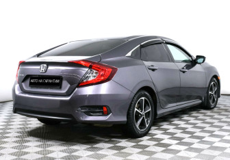 Подержанный автомобиль Honda Civic Sedan 2017 года (3 фото)