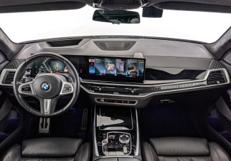 Подержанный автомобиль BMW X7 2023 года (14 фото)
