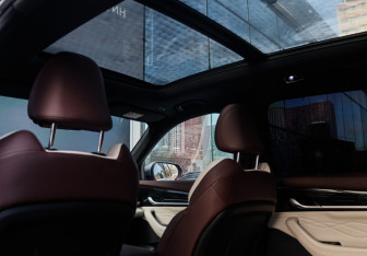 Подержанный автомобиль Geely Monjaro 2023 года (10 фото)