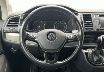 Подержанный автомобиль Volkswagen Multivan 2017 года (12 фото)