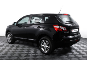 Подержанный автомобиль Nissan Qashqai 2011 года (7 фото)