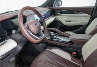 Подержанный автомобиль Geely Monjaro 2023 года (10 фото)