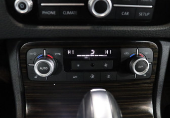 Подержанный автомобиль Volkswagen Touareg 2017 года (19 фото)