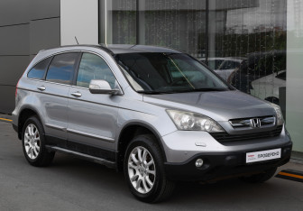 Подержанный автомобиль Honda CR-V 2008 года (3 фото)