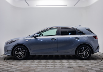 Подержанный автомобиль Kia Ceed Hatchback 2021 года (2 фото)