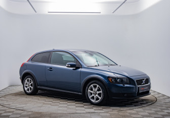 Подержанный автомобиль Volvo C30 2009 года (3 фото)