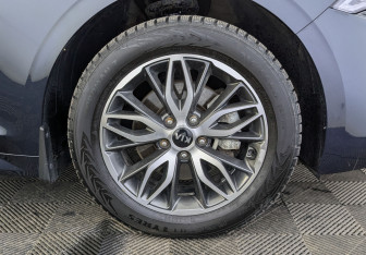 Подержанный автомобиль Kia K5 2021 года (12 фото)