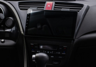 Подержанный автомобиль Honda Civic Hatchback 2012 года (14 фото)