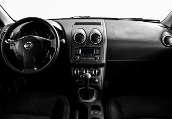 Подержанный автомобиль Nissan Qashqai 2012 года (8 фото)