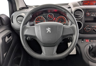 Подержанный автомобиль Peugeot Partner 2021 года (21 фото)