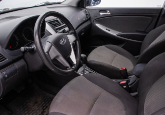 Подержанный автомобиль Hyundai Solaris Sedan 2011 года (10 фото)