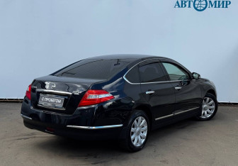 Подержанный автомобиль Nissan Teana 2011 года (8 фото)