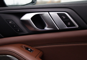 Подержанный автомобиль BMW X5 2021 года (16 фото)