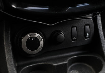 Подержанный автомобиль Nissan Terrano 2014 года (16 фото)
