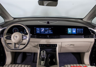 Подержанный автомобиль Voyah Dream 2023 года (12 фото)