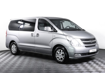 Подержанный автомобиль Hyundai Grand Starex 2013 года (3 фото)