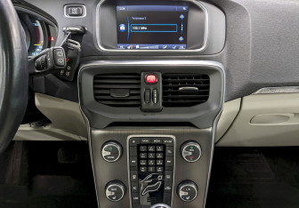 Подержанный автомобиль Volvo V40 Cross Country 2014 года (26 фото)