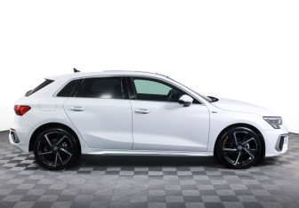 Подержанный автомобиль Audi A3 Hatchback 2021 года (4 фото)