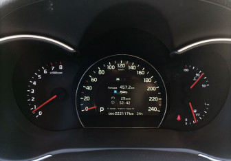 Подержанный автомобиль Kia Sorento 2016 года (26 фото)