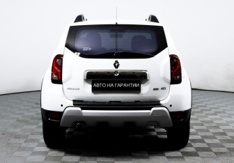 Подержанный автомобиль Renault Duster 2017 года (4 фото)
