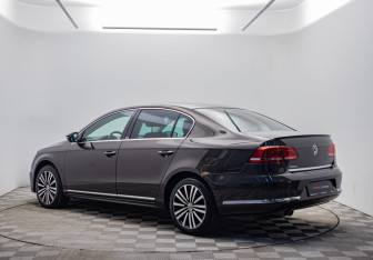 Подержанный автомобиль Volkswagen Passat Sedan 2014 года (7 фото)