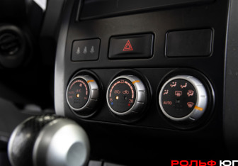 Подержанный автомобиль Nissan X-Trail 2008 года (15 фото)