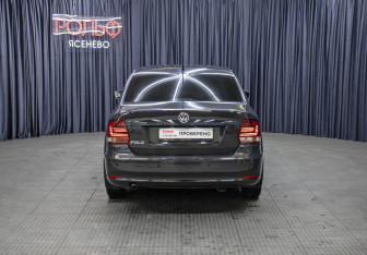 Подержанный автомобиль Volkswagen Polo Sedan 2016 года (6 фото)
