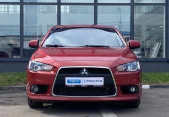 Подержанный автомобиль Mitsubishi Lancer Sedan 2012 года (2 фото)