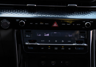 Подержанный автомобиль Kia Carnival 2021 года (27 фото)