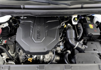 Подержанный автомобиль Kia Carnival 2022 года (9 фото)