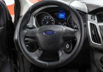 Подержанный автомобиль Ford Focus Hatchback 2011 года (17 фото)