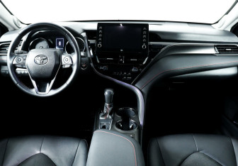 Подержанный автомобиль Toyota Camry Sedan 2021 года (10 фото)