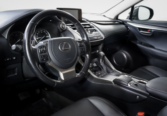 Подержанный автомобиль Lexus NX 2021 года (14 фото)