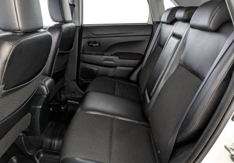 Подержанный автомобиль Citroen C4 Aircross 2014 года (17 фото)