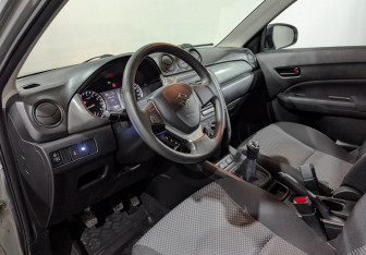 Подержанный автомобиль Suzuki Vitara 2016 года (15 фото)
