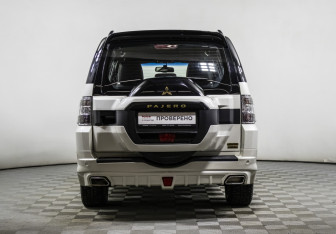 Подержанный автомобиль Mitsubishi Pajero 2019 года (6 фото)