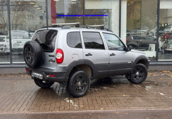 Подержанный автомобиль Chevrolet Niva 2015 года (8 фото)