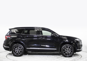 Подержанный автомобиль Hyundai Santa Fe 2022 года (5 фото)