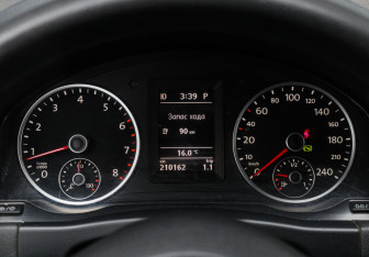 Подержанный автомобиль Volkswagen Tiguan 2012 года (14 фото)