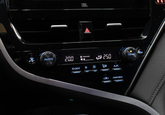 Подержанный автомобиль Toyota Camry Sedan 2021 года (18 фото)