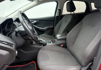 Подержанный автомобиль Ford Focus Hatchback 2012 года (10 фото)