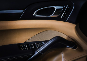 Подержанный автомобиль Porsche Cayenne 2012 года (20 фото)