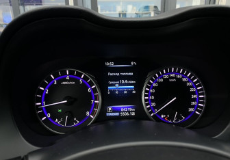 Подержанный автомобиль Infiniti Q50 2015 года (24 фото)