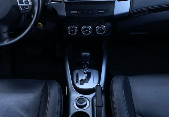 Подержанный автомобиль Citroen C-Crosser 2010 года (13 фото)